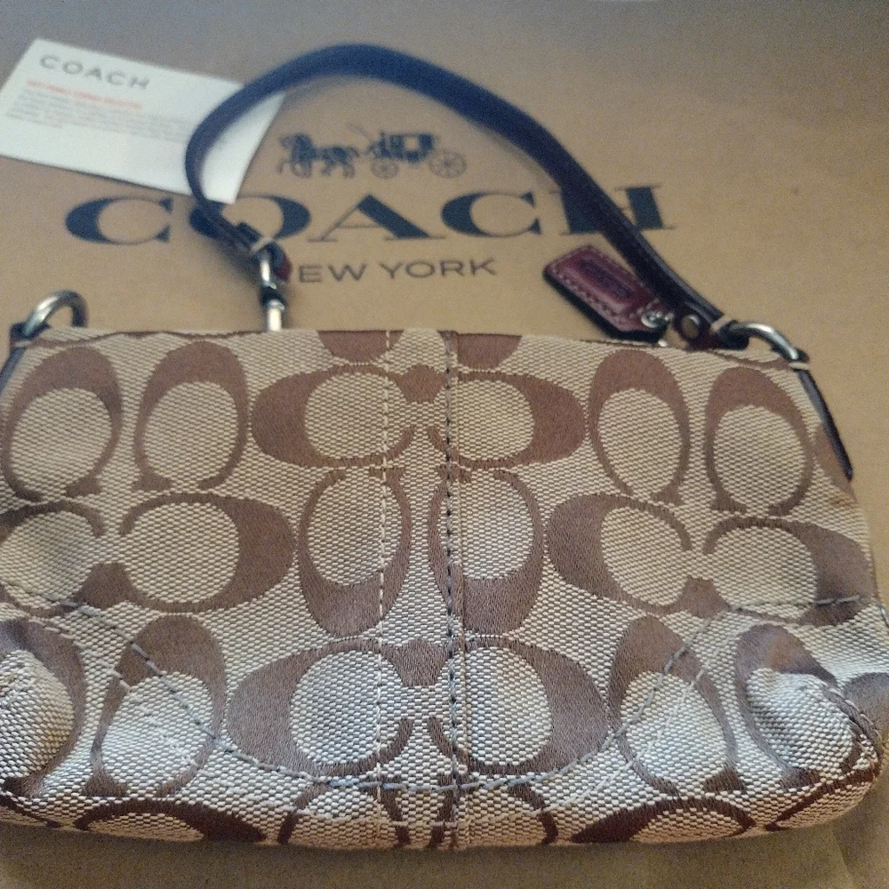 Coach wristlet - Picture 2 of 4